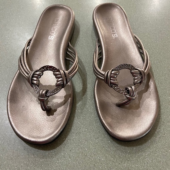 Chico’s metallic bronze thong sandals - Picture 2 of 7